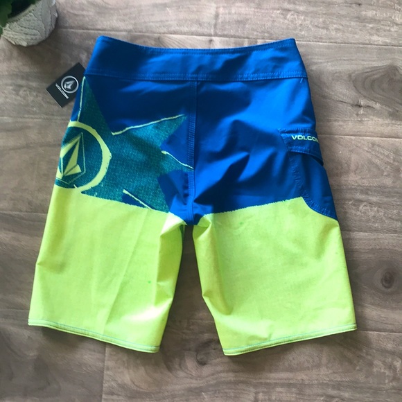 🎁 4/$25 - VOLCOM size 23 waist Boys board shorts - new 🌴🌊☀️ - Picture 2 of 8